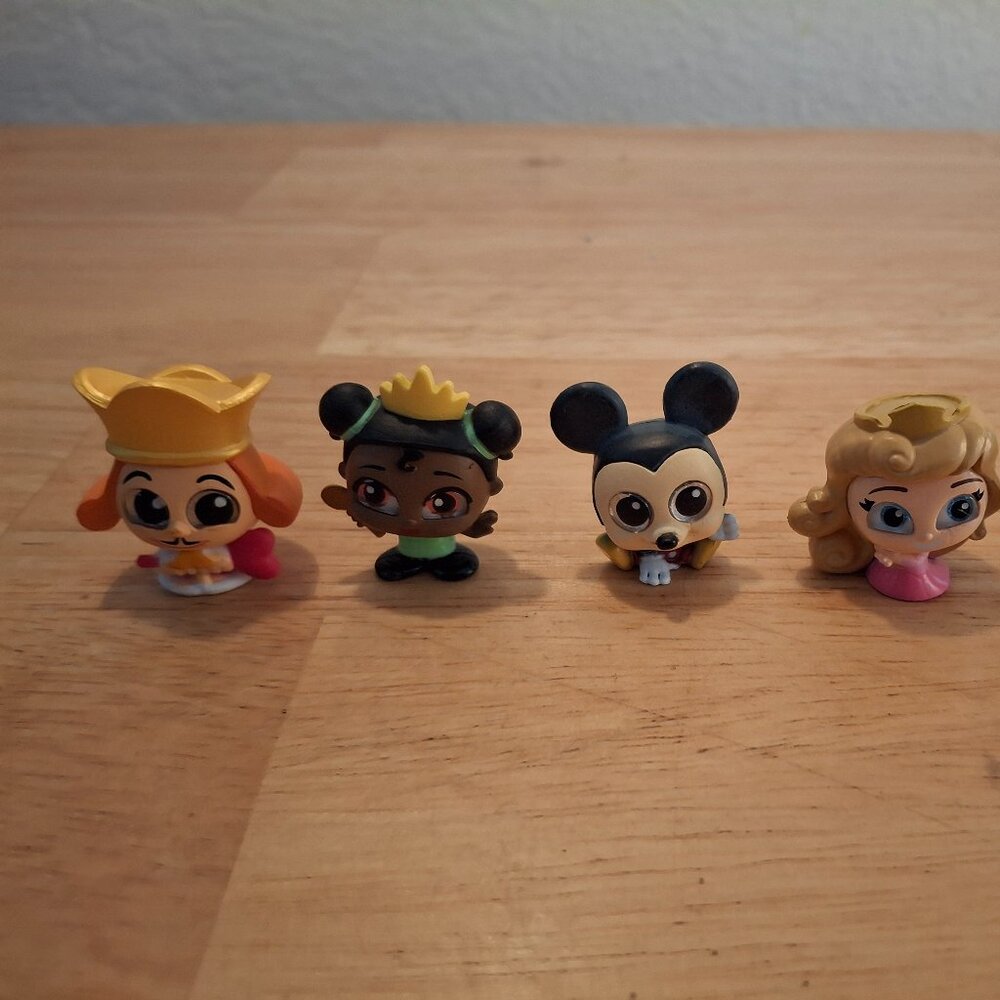 Doorables Lot of 5 Snow White, Sleeping Beauty, PrincessFrog, Alice,Mickey Mouse